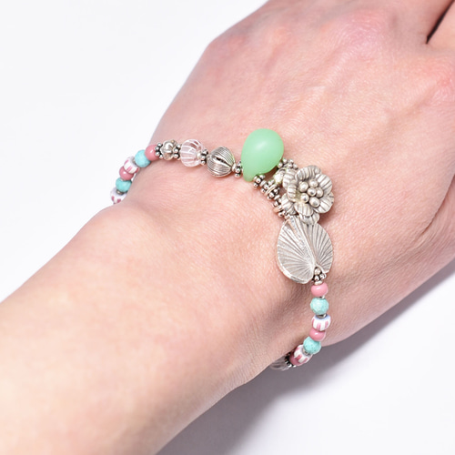 カレンシルバーボタニカルワイヤーブレスレット