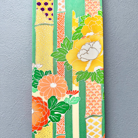 着物のファブリックパネル　鮮やかな緑の竹林と花々（2枚セット）着物リメイク　インテリア　古民家　ひなまつり　壁飾り　日本 5枚目の画像