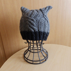 おしゃれな 猫耳ニット帽子【送料無料】冬　手編み　バイカラー 2枚目の画像