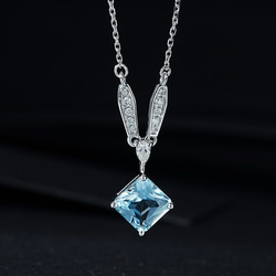 「V型」K18 天然アクアマリン　天然ダイヤモンド　和名藍玉　水宝玉 3月誕生石　幸福・富・聡明　ネックレス 1枚目の画像