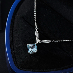「V型」K18 天然アクアマリン　天然ダイヤモンド　和名藍玉　水宝玉 3月誕生石　幸福・富・聡明　ネックレス 6枚目の画像