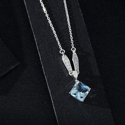 「V型」K18 天然アクアマリン　天然ダイヤモンド　和名藍玉　水宝玉 3月誕生石　幸福・富・聡明　ネックレス 2枚目の画像