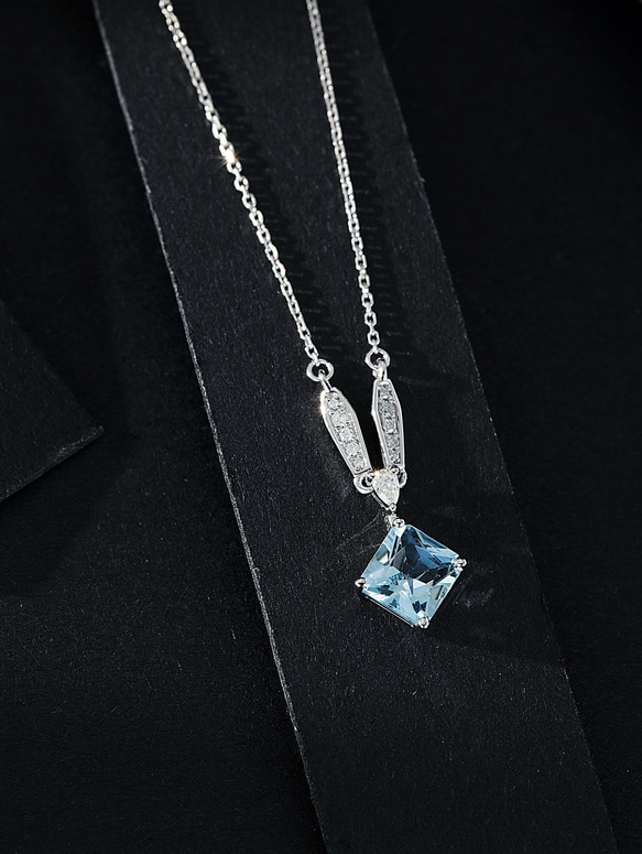 「V型」K18 天然アクアマリン　天然ダイヤモンド　和名藍玉　水宝玉 3月誕生石　幸福・富・聡明　ネックレス 2枚目の画像
