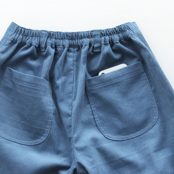 可以一直穿到春天的燈芯絨寬鬆褲，寬直筒（藍灰色）PT17。 第15張的照片