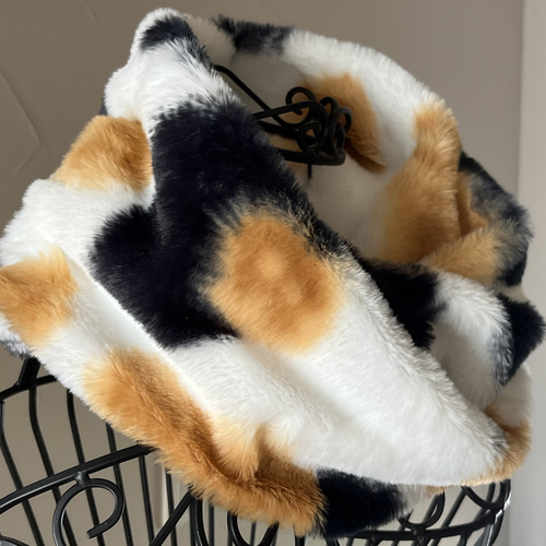 にゃんとも可愛い♡三毛猫プレミアムボアネックウォーマースヌード