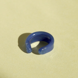 パープル　イヤーカフ　ガラスイヤーカフ　金属アレルギー対応　ガラスアクセサリー　ニュアンス　リング　ガラスリング　指輪 2枚目の画像