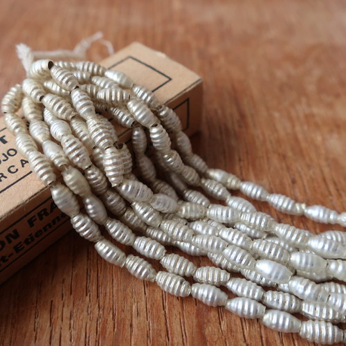 フランスアンティーク ヴィンテージ スフレガラスビーズ 銀 小 横縞