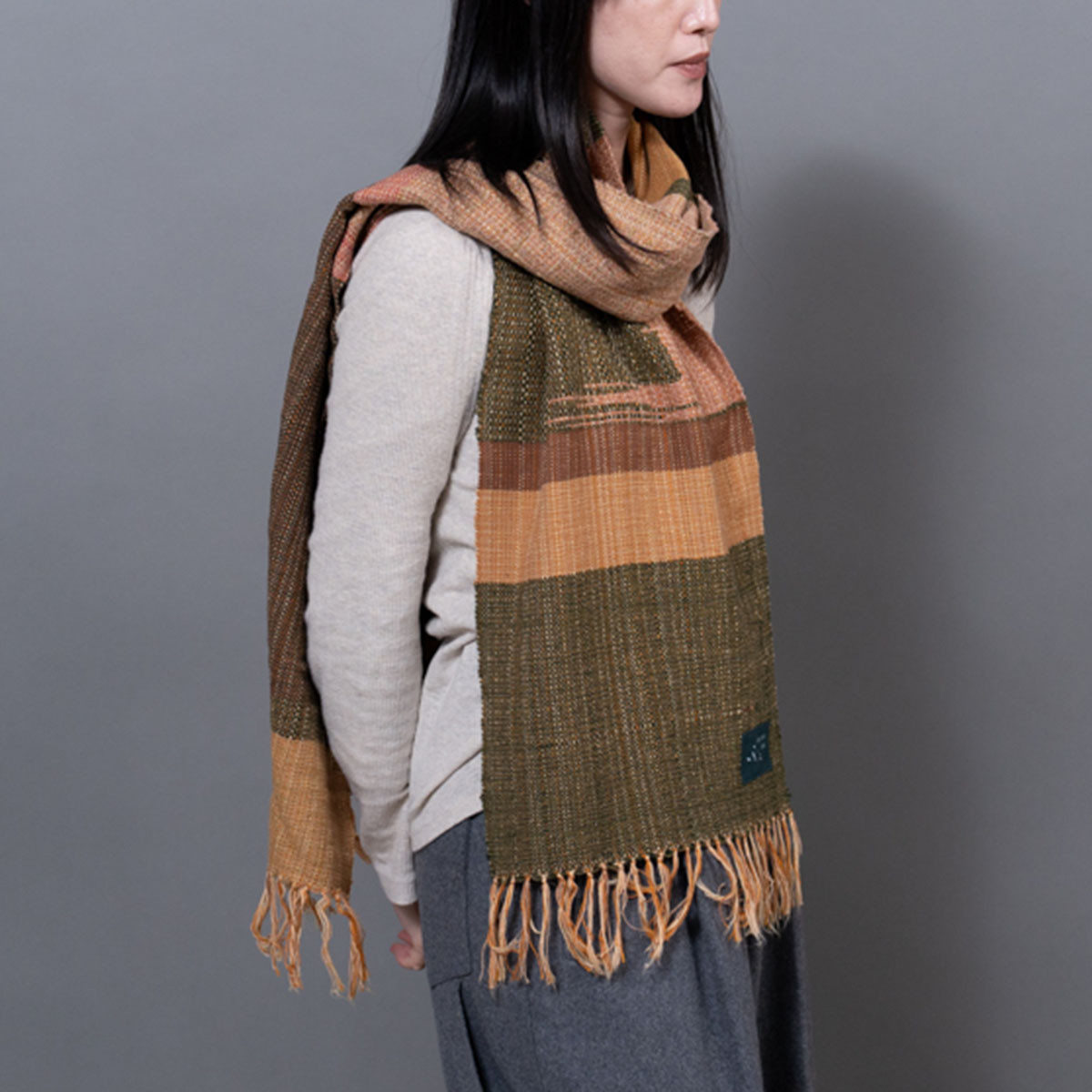 渋めのマフラー / ストールとしても。