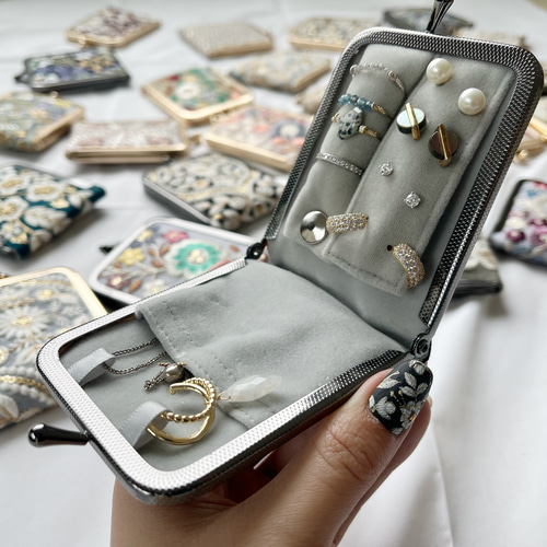 Travel 〜旅行〜 のがま口ポーチ　手刺繍　ハンドメイド Travel 〜旅行〜 のがま口ポーチ手刺繍ハンドメイド