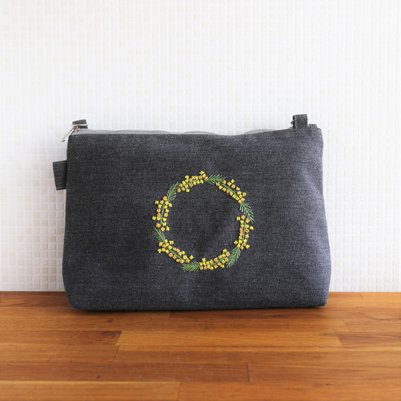 手刺繍 2wayミニショルダー バッグ【ミモザ リース＊Charcoal Grey】 3枚目の画像