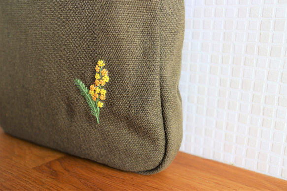 手刺繍 2wayミニトートバッグ【青い鳥とミモザ＊moss green】送料無料 4枚目の画像