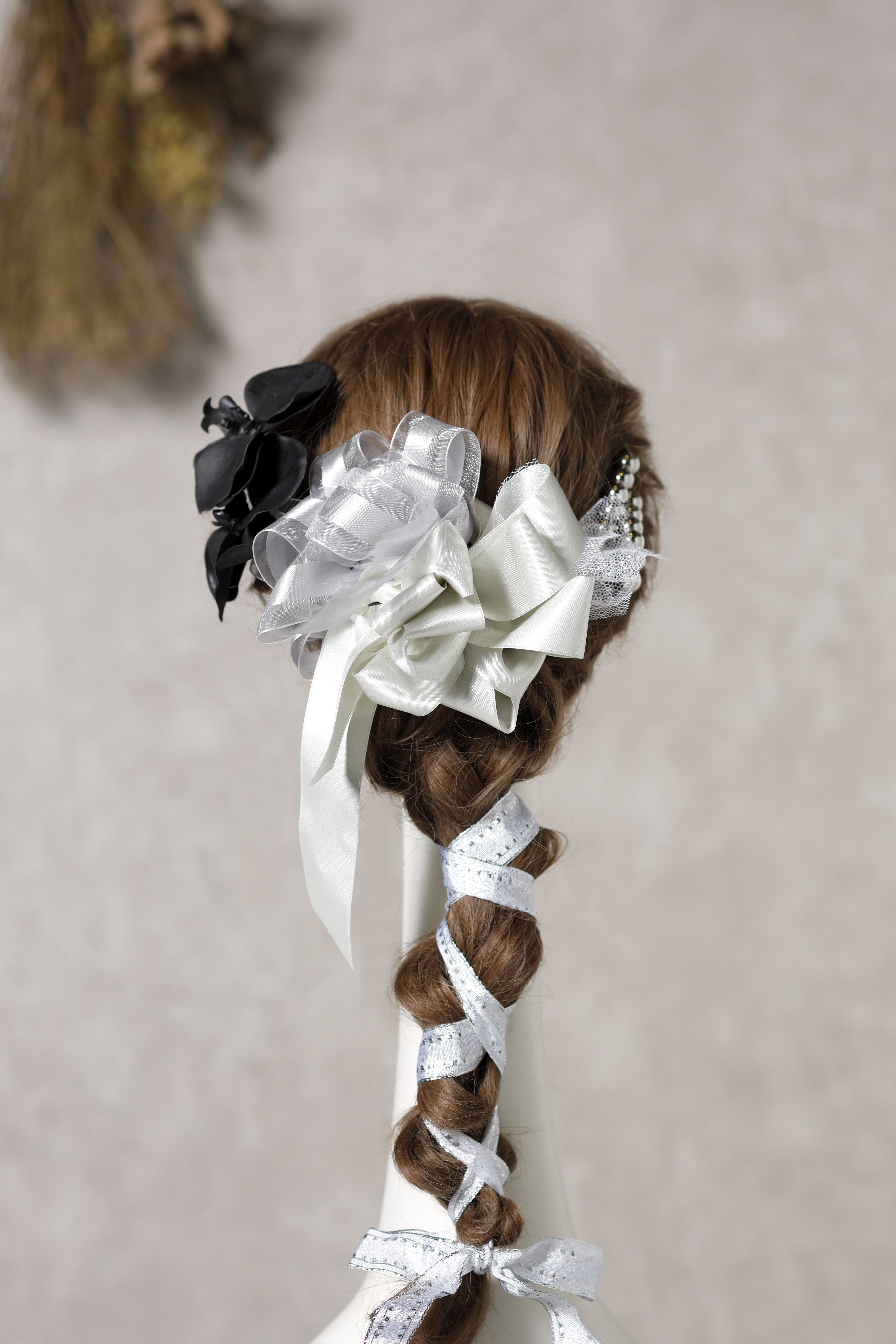 胡蝶蘭ブラックリボン髪飾り　振袖　卒業式　袴　白無垢　色打掛