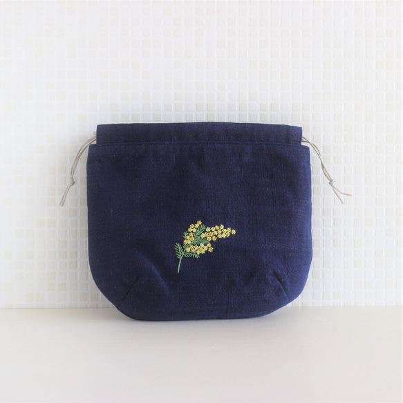 2WAY 巾着＊手刺繍【ミモザⅣ＊ネイビーブルー】 5枚目の画像