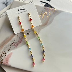 推し活に♪】7色のクリスタルガラスが揺れるイヤーアクセサリー ピアス