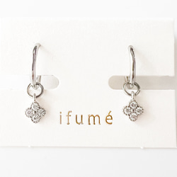 【ifumé】小さなクローバーのフープピアス＆イヤリング 金属アレルギー対応 サージカルステンレス SILVER 1枚目の画像