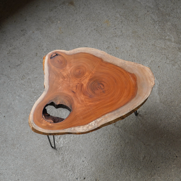 欅の一枚板 肉球みたいな形のコーヒーテーブル（高さ・カラー変更無料） 1枚目の画像