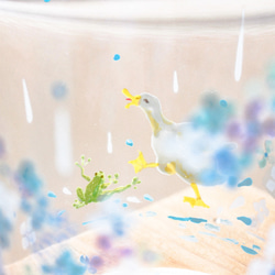 【冷たくなるとブルーに色づく】紫陽花畑のアヒルちゃんとカエルちゃんグラス 12枚目の画像