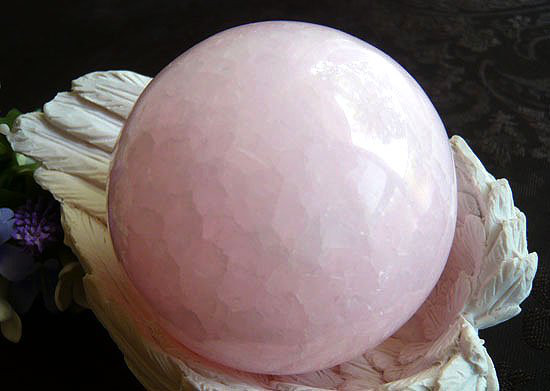 ピンクカルサイト スフィア 65mm 蛍光 カラーチェンジ 天然石置物 コレクション 春色新作2025