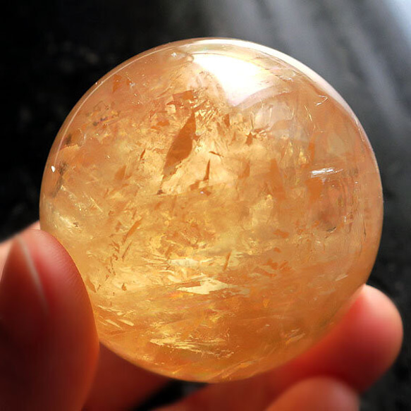 ゴールデンカルサイト スフィア（丸玉）a Golden Calcite Sphere 5枚目の画像