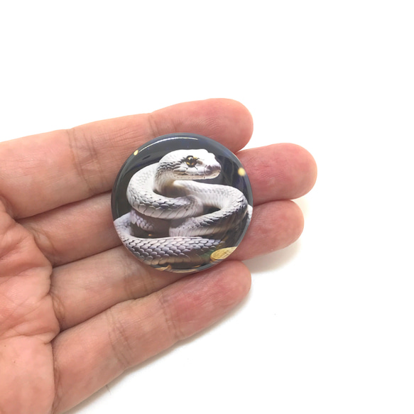 白蛇　缶バッジ　３個　セット　白へび　巳年　干支　蛇　ヘビ　グッズ 3枚目の画像