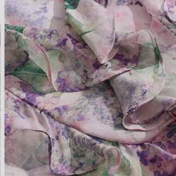 【ジョーゼットシルク100%】美しい紫陽花とフリル　プリント柄のブラウス【春夏秋】ラベンダー 6枚目の画像