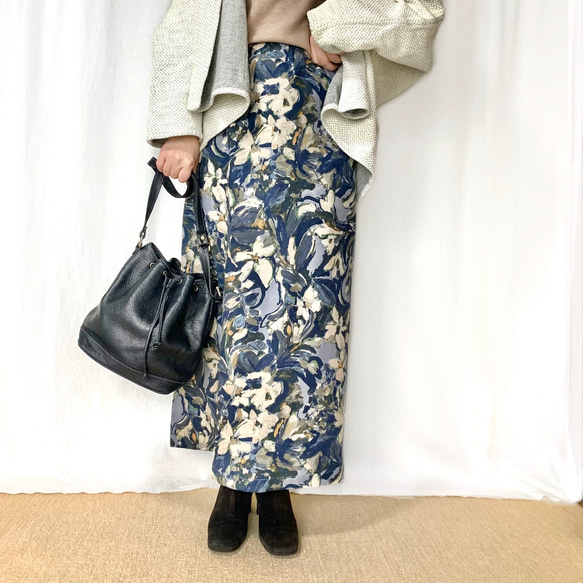 ハーフリネンBotanical Flowers タイトロングスカート(NAVY) 2枚目の画像