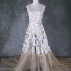 送料無料！オーバードレス シャンパン色 魅惑の花レース 結婚式 ノースリーブ トレーン 1枚目の画像