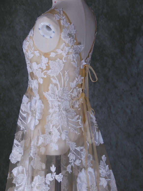 送料無料！オーバードレス シャンパン色 魅惑の花レース 結婚式 ノースリーブ トレーン 10枚目の画像