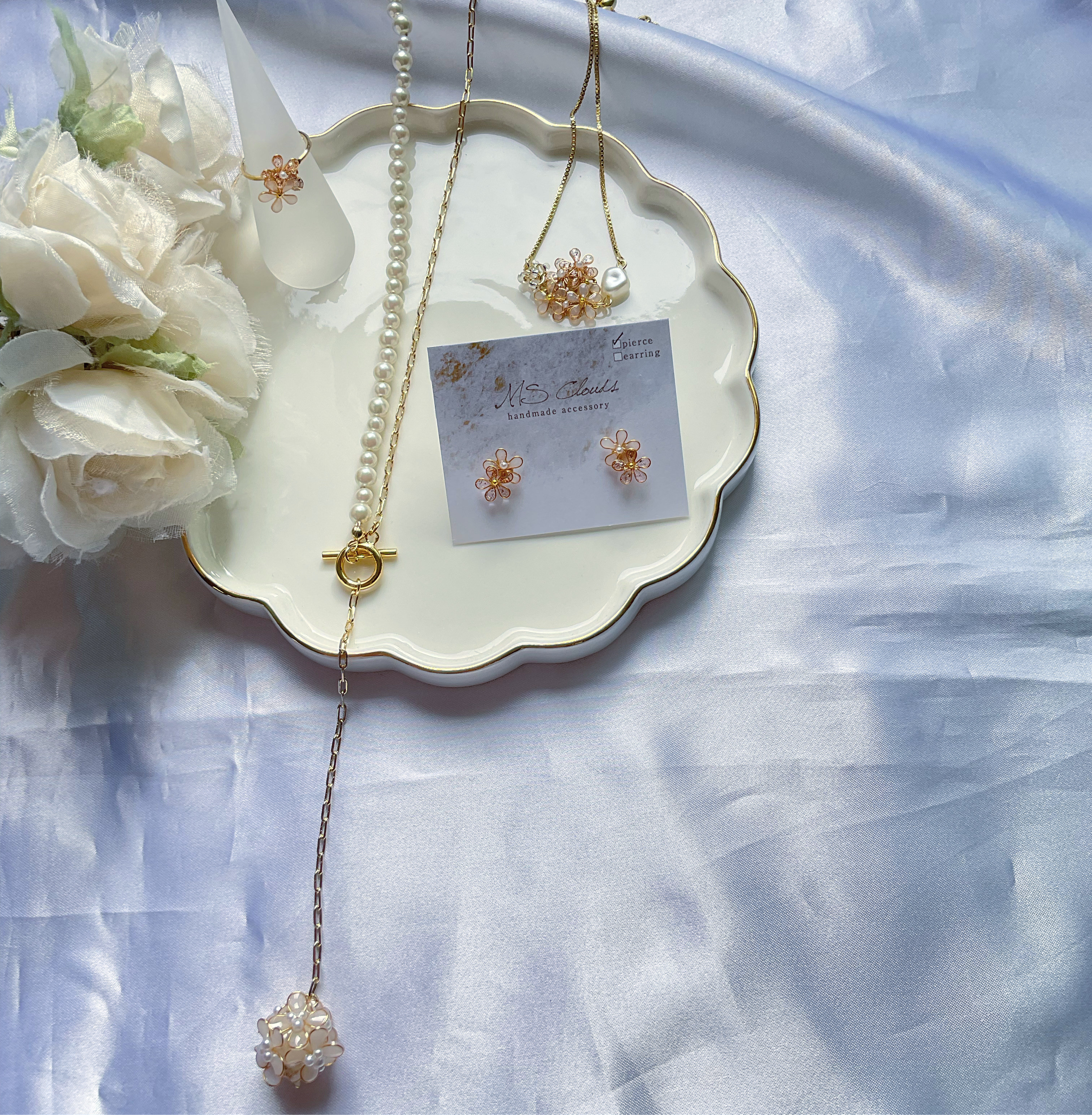 【春色新作2024】フラワーボールロングチェーン＆パールネックレス