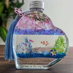 ☆受注生産☆ 桜ハーバリウムと熱帯魚ハーバリウム 三層 ハート型ハーバリウム 1枚目の画像