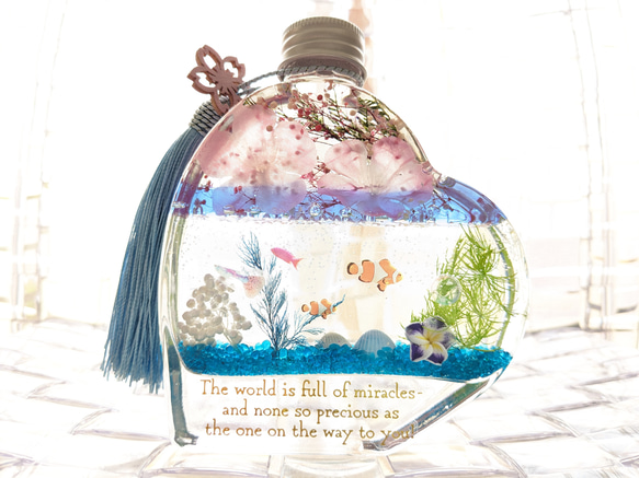 ☆受注生産☆ 桜ハーバリウムと熱帯魚ハーバリウム 三層 ハート型ハーバリウム 2枚目の画像