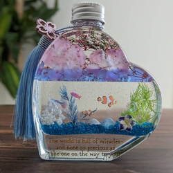 ☆受注生産☆ 桜ハーバリウムと熱帯魚ハーバリウム 三層 ハート型ハーバリウム 3枚目の画像