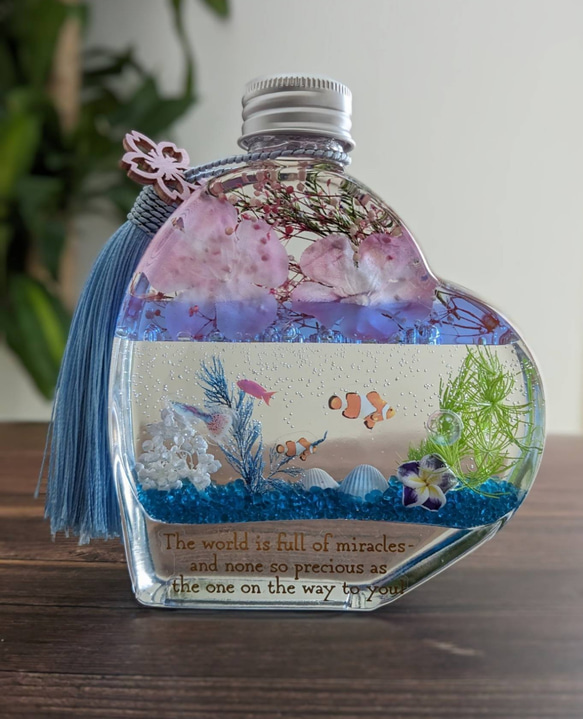 ☆受注生産☆ 桜ハーバリウムと熱帯魚ハーバリウム 三層 ハート型ハーバリウム 3枚目の画像
