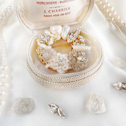 淡水珍珠圓形胸針珍珠施華洛世奇胸針寶石白色婚禮正式婚禮邀請函 第2張的照片