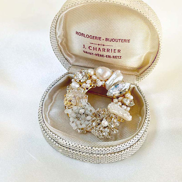 淡水珍珠圓形胸針珍珠施華洛世奇胸針寶石白色婚禮正式婚禮邀請函 第7張的照片