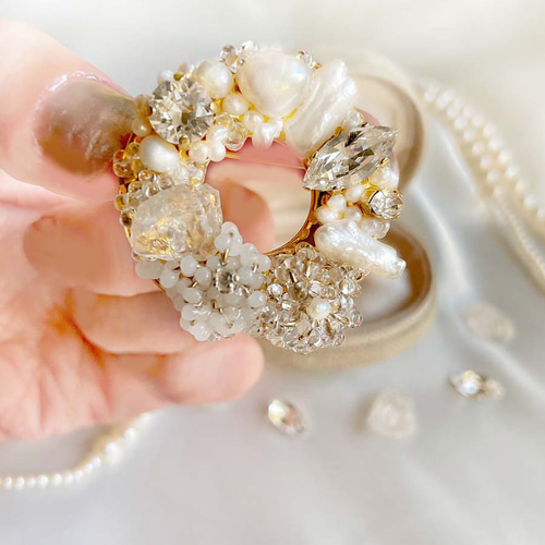 白 淡水パール リース ブローチ 大ぶり フラワー クリスタル お呼ばれ
