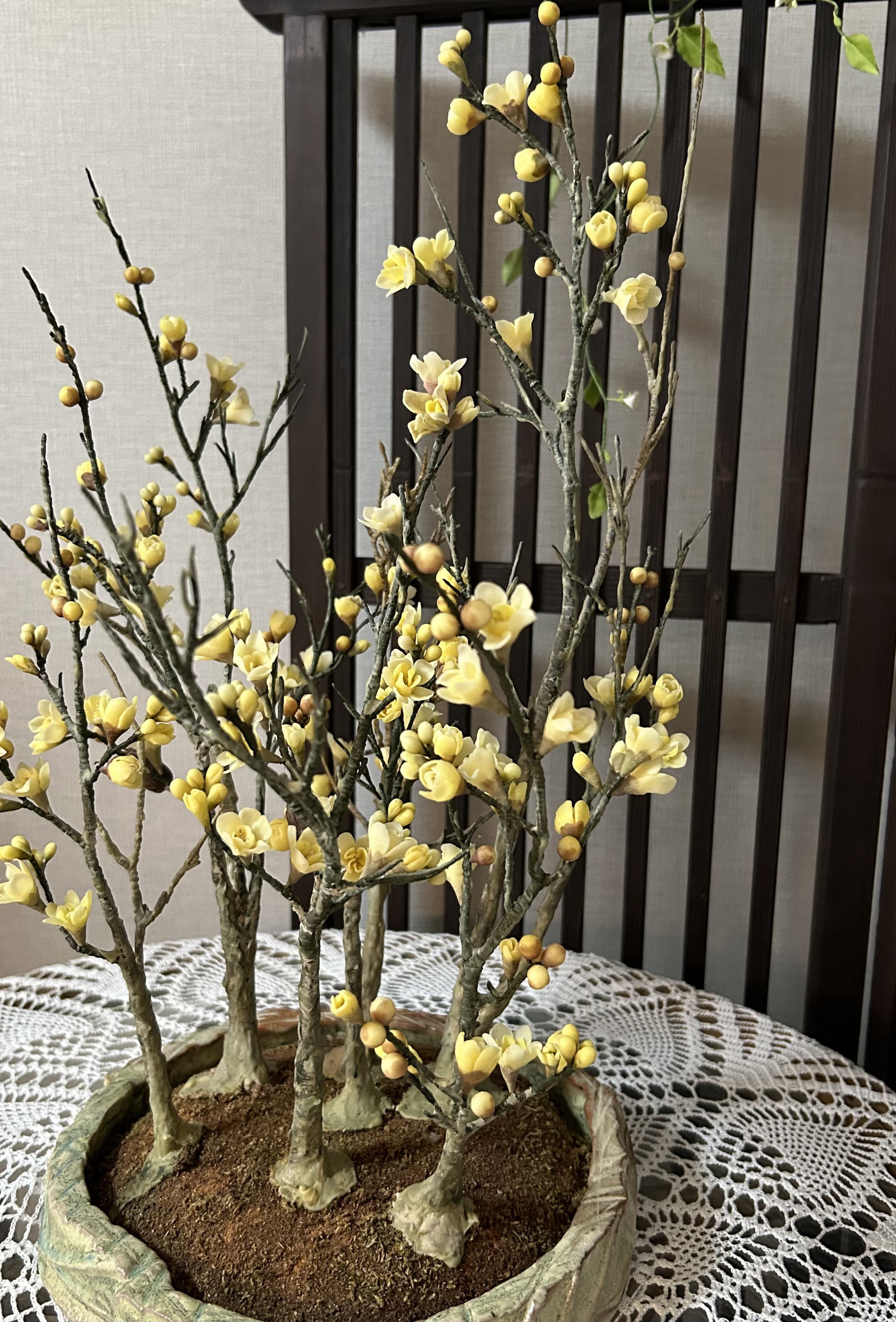 工芸盆栽　梅　ハンドメイド　盆栽　アートフラワー　造花 工芸盆栽梅ハンドメイド盆栽アートフラワー造花