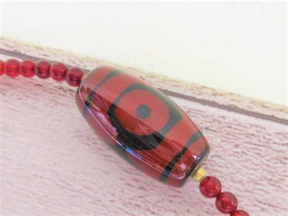 B３３　ネックレス　エスニックデザイン　赤めのう　レッドガーネット　天然石　天然石ビーズアクセサリー 4枚目の画像