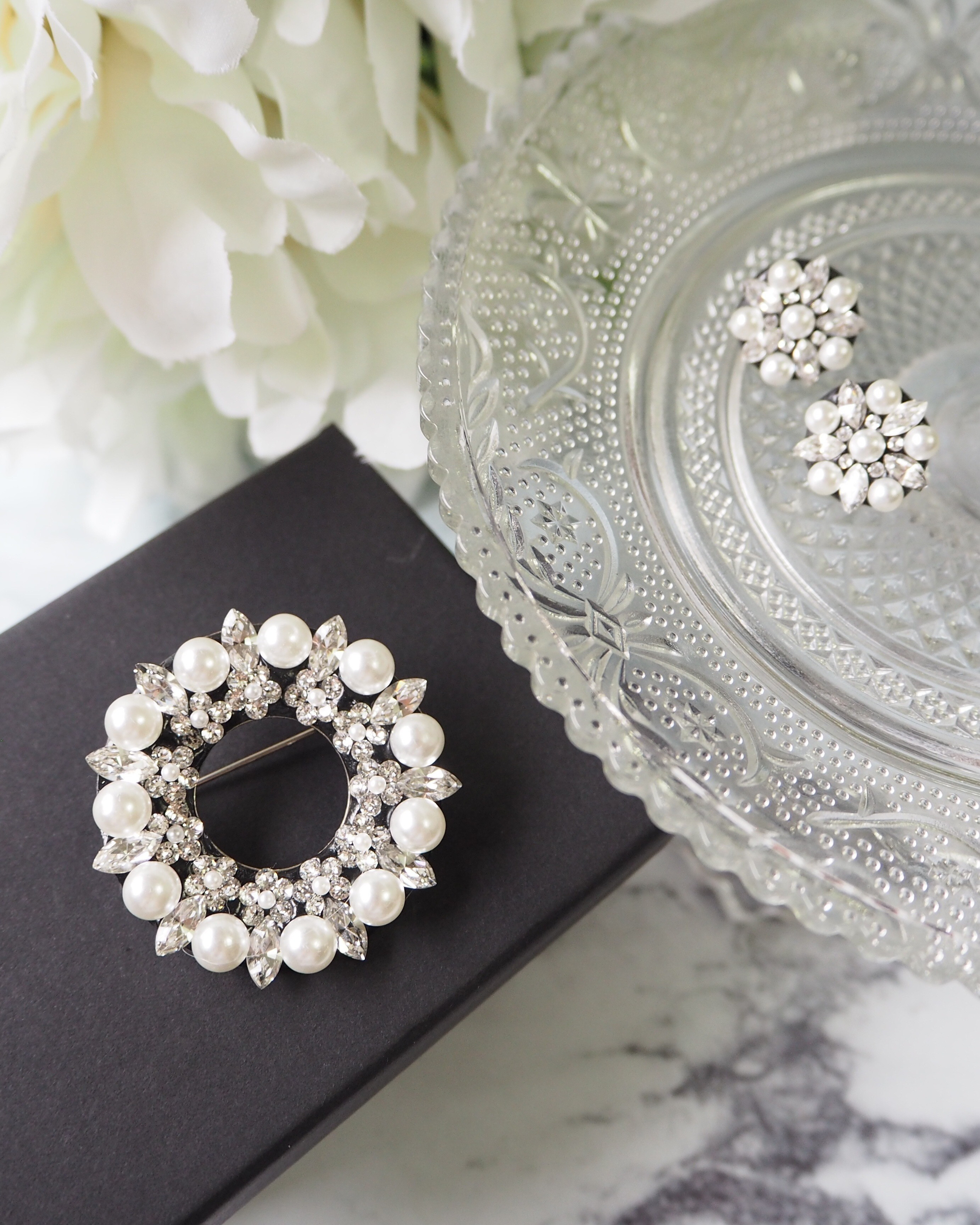 Fleur de Neige  パールブローチ　パール　エレガントブローチ　大人ブローチ