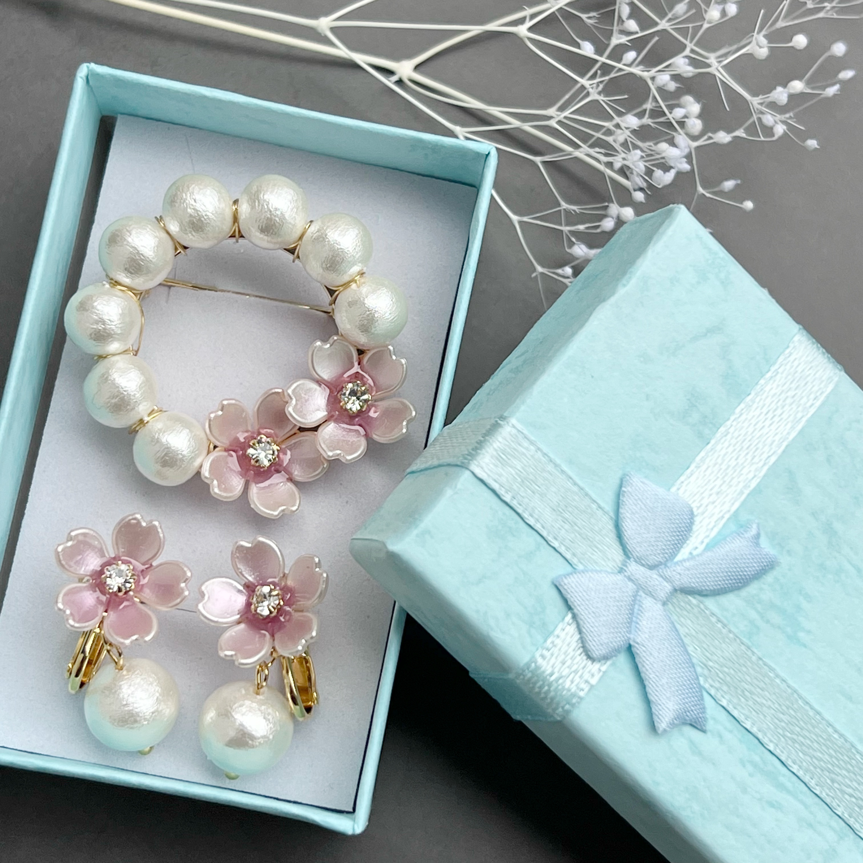 【３日以内発送】コットンパールと桜のブローチ&ピアスorイヤリング2点セット
