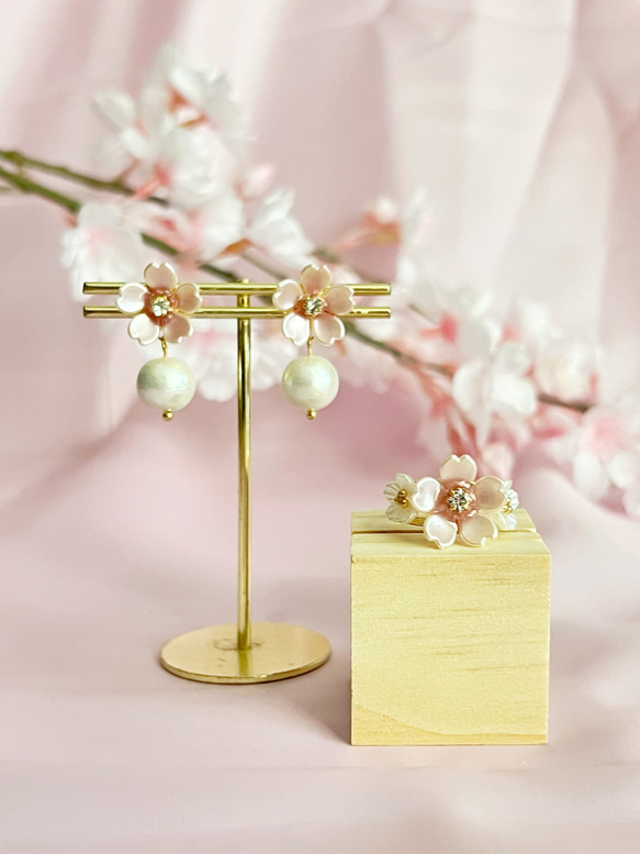 【送料無料】コットンパールと桜のピアスorイヤリング&桜のレジンリング2点セット　ギフトボックス付き　箱付き　新春福袋 1枚目の画像