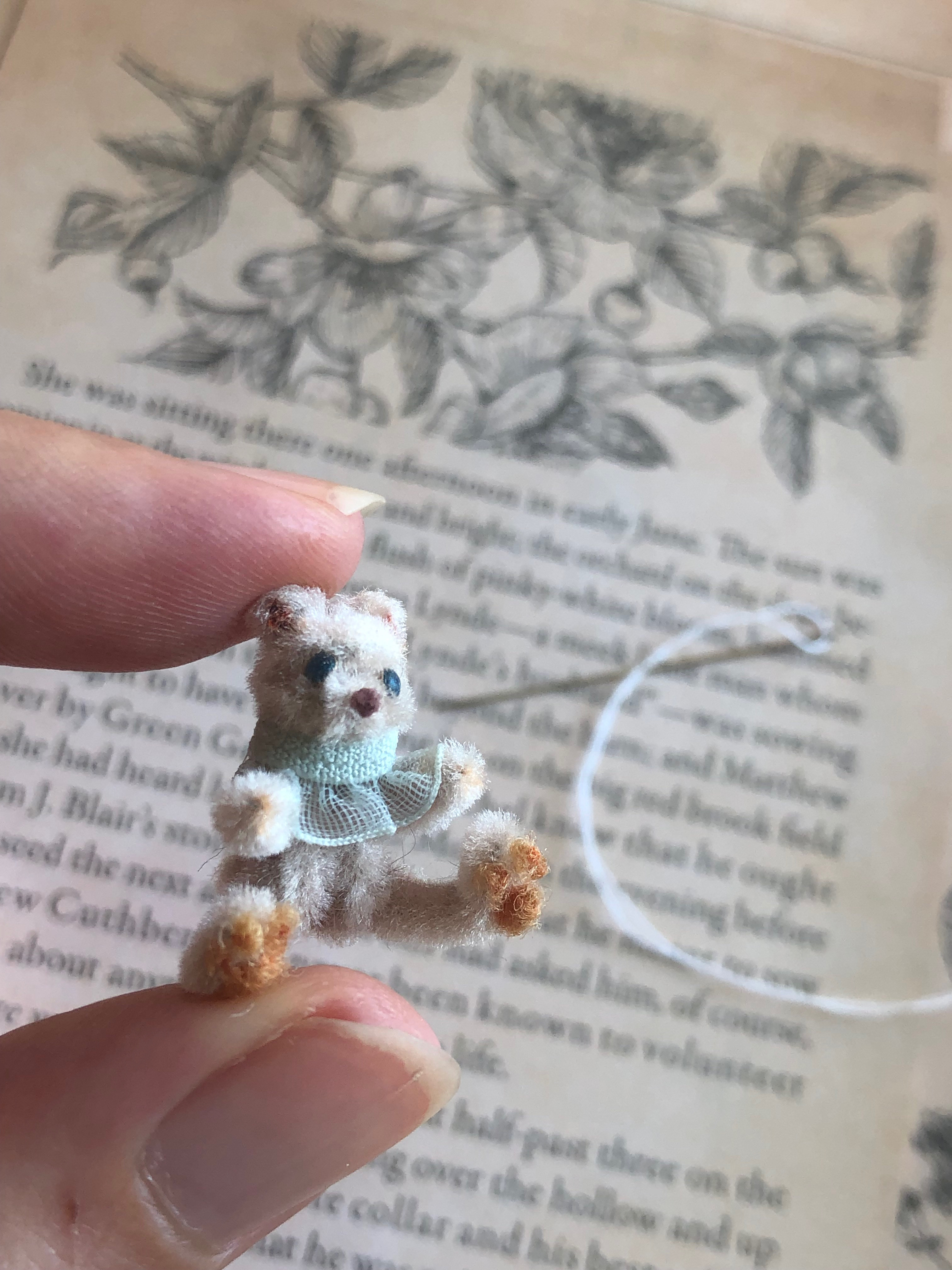 ミニチュア　アンティーク風　テディベア　極小　ブルーアイ　モールベア