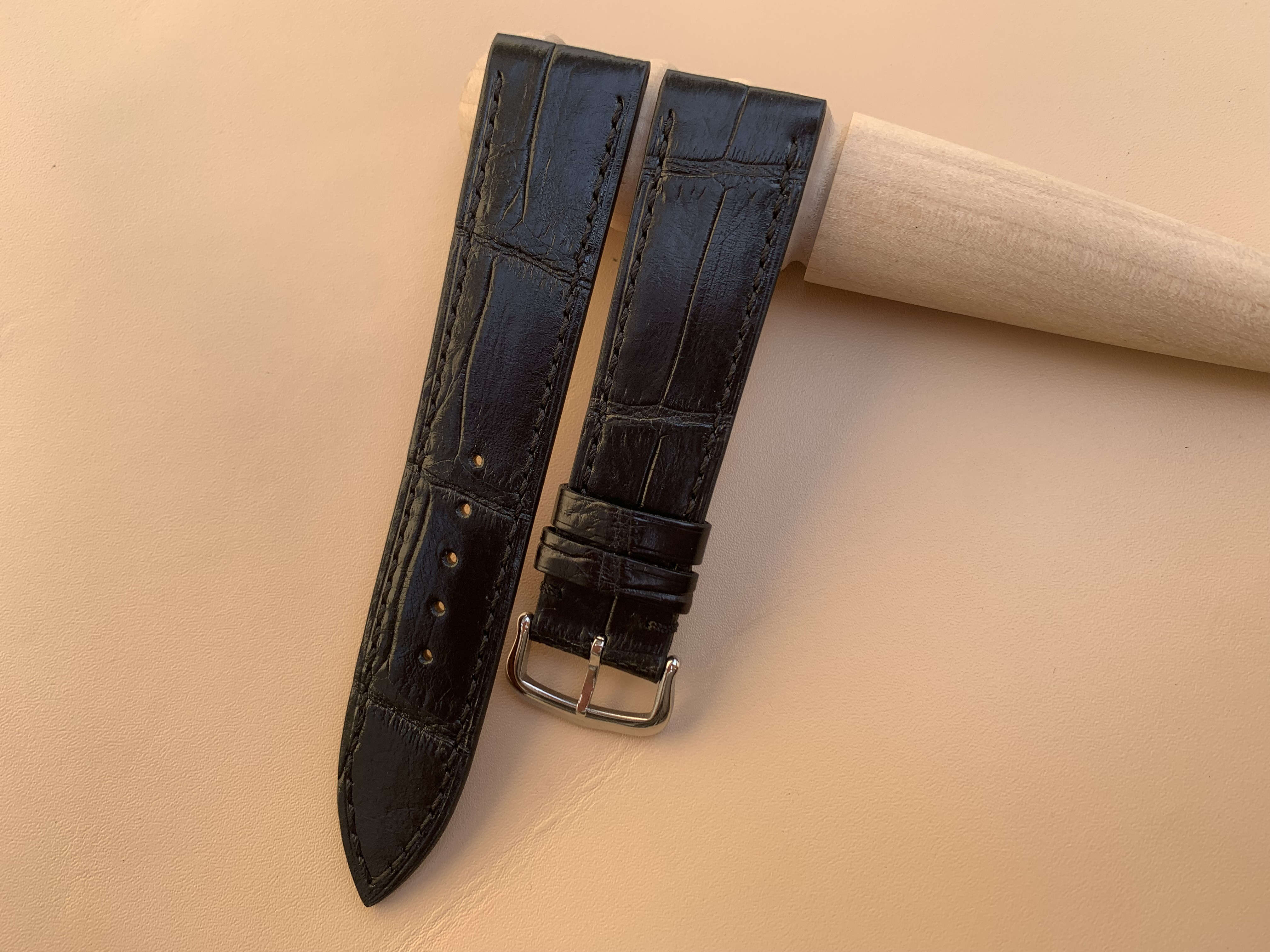 CARTIER TANK ウォッチ レザー ストラップ バックル & フラット デザイン 21、20、18mm