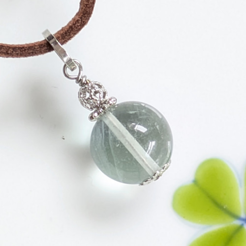 【blue.ks】天然フローライトの一粒ネックレストップ blue.ks】天然フローライトの一粒ネックレストップ blue.ks