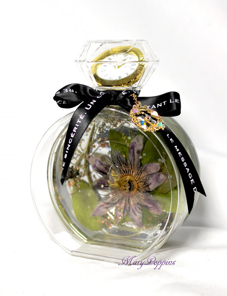 時計草の置時計のクリアケース・ハーバリウム