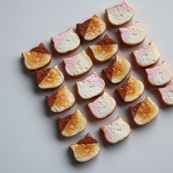 こだわり ねこ 食パン（ピアス / イヤリング/ストラップ/キーホルダー/チャーム） ミニチュア 苺とチョコ 13枚目の画像