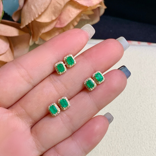 天然ダイヤモンド付きエメラルドピアスk18 ピアス（スタッド・一粒