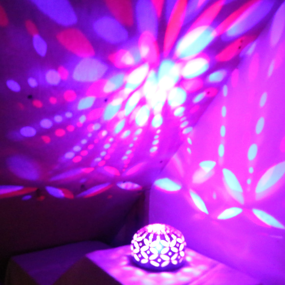 電池式LED陶器ランプシェード『手毬・七宝』（Lt-01）は通販やす波窯の手作り照明です 1枚目の画像