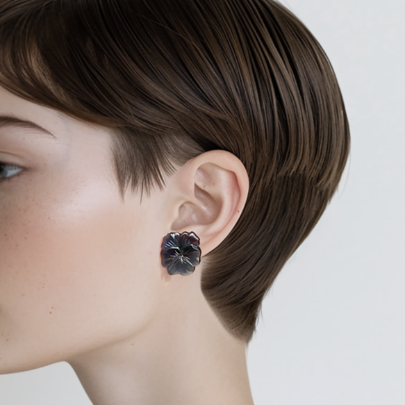 【11月下旬〜12月再販予定】大きなパンジーのヴィンテージガラスピアス/イヤリング［ネイビー］　pag048 3枚目の画像