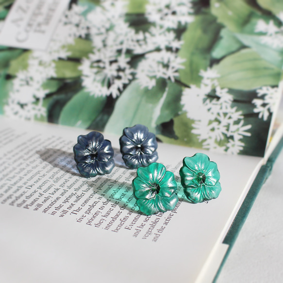 【11月下旬〜12月再販予定】大きなパンジーのヴィンテージガラスピアス/イヤリング［ネイビー］　pag048 12枚目の画像
